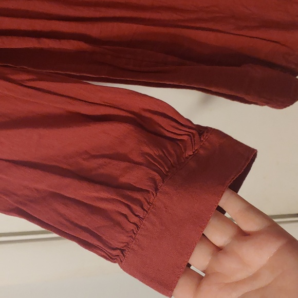Old Navy cotton blend peasant blouse in Rust. Excellent condition. Large tall. - Picture 3 of 4